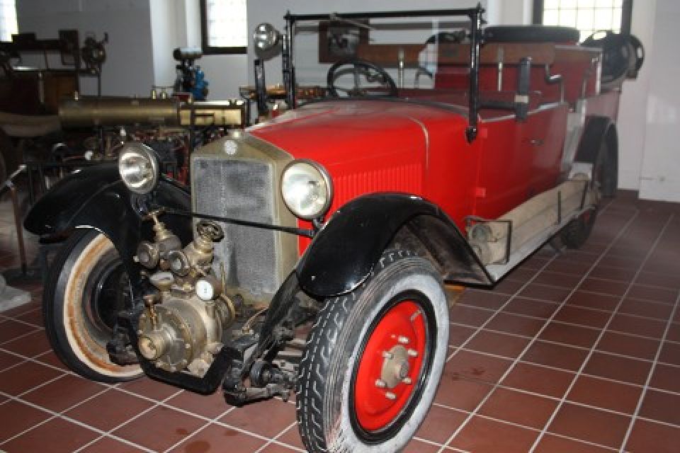 Löschautomobil mit Vorbaupumpe